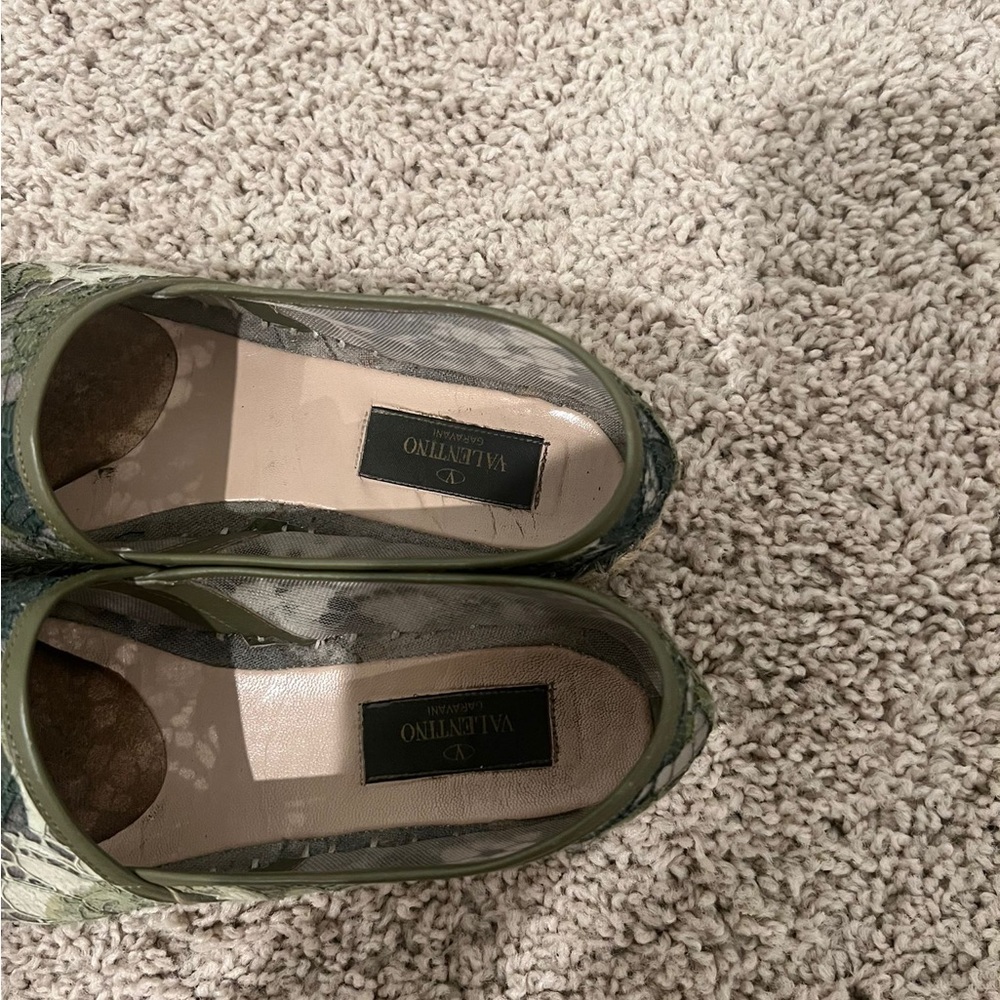 Shoes - Picture 2 of 3